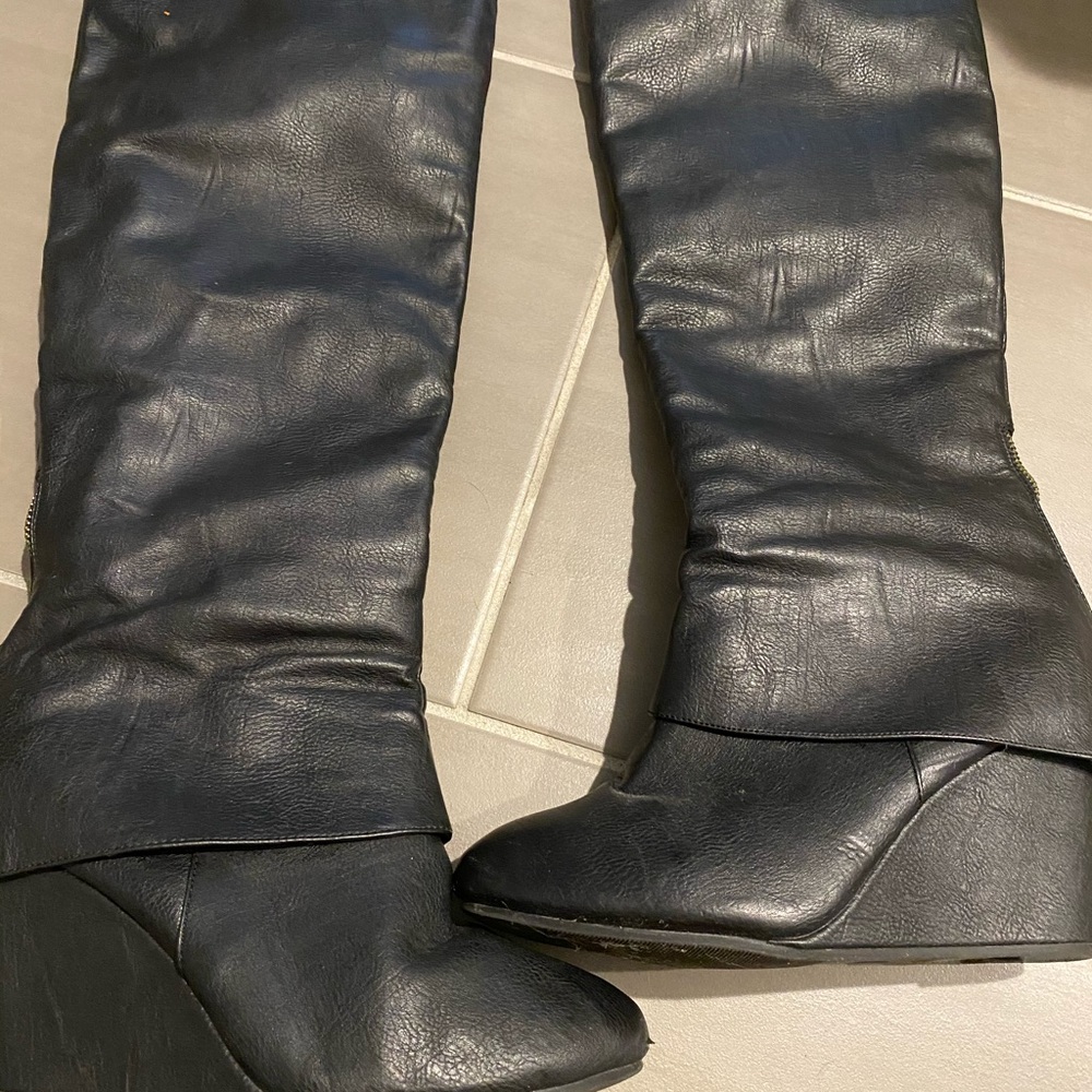 Black wedge boots